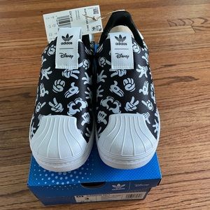 NWT Adidas Disney Mickey Mouse Kids Superstar 360 Sneakers Size 3